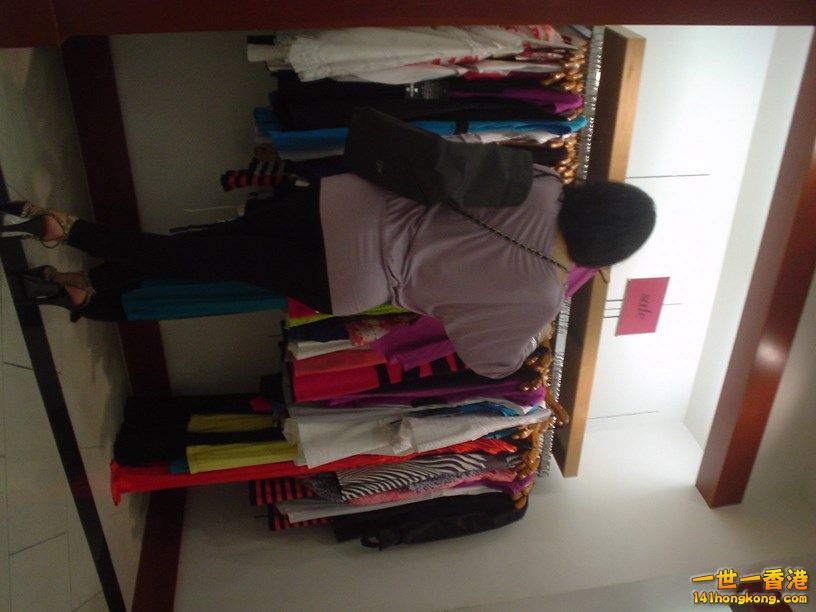 Cleavage-Candid-of-teen-and-milf-from-vacation-P2-71 (Copy).jpg