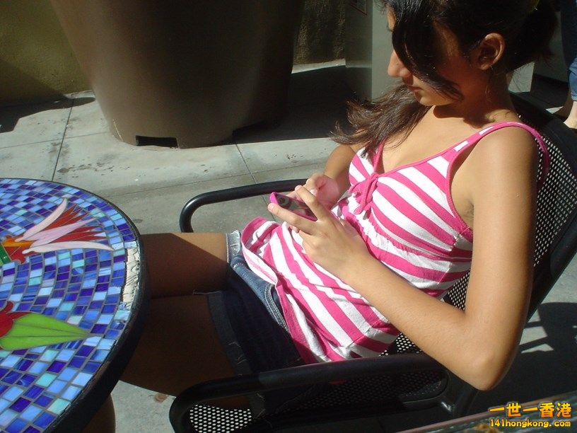 Cleavage-Candid-of-teen-and-milf-from-vacation-P2-84 (Copy).jpg