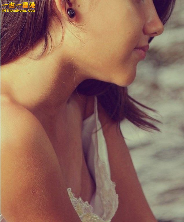 Real-Downblouse-and-Nip-Slips-9 (Copy).jpg