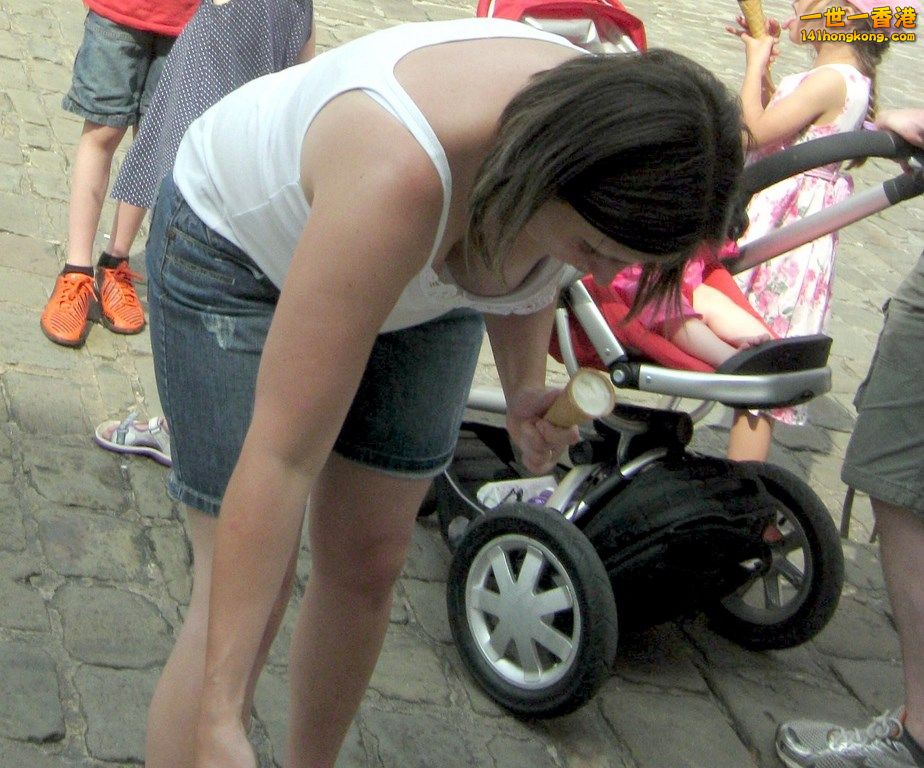 Street-Voyeur-39-15 (Copy).jpg