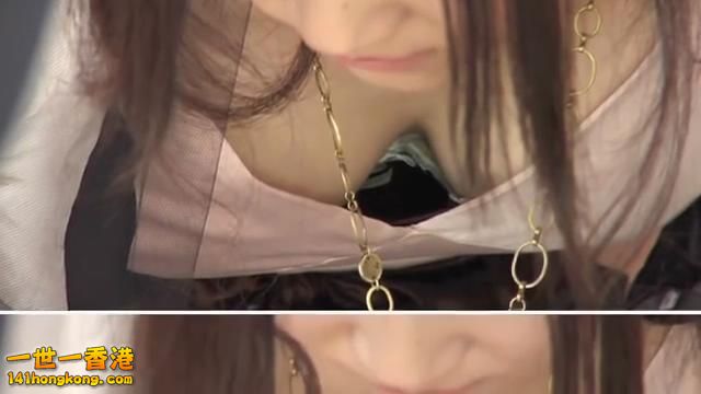 【お宝】ブラジャーまで見えてるドッキリハプニング胸チラ集_20160609120608.JPG.jpg