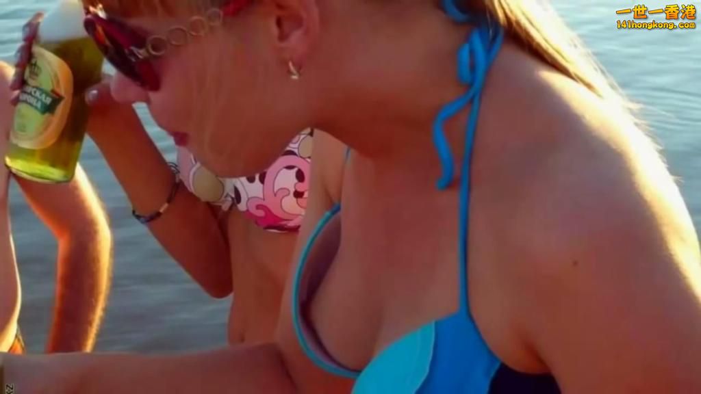 Случайные эротические засветы девушек. Мом.jpg