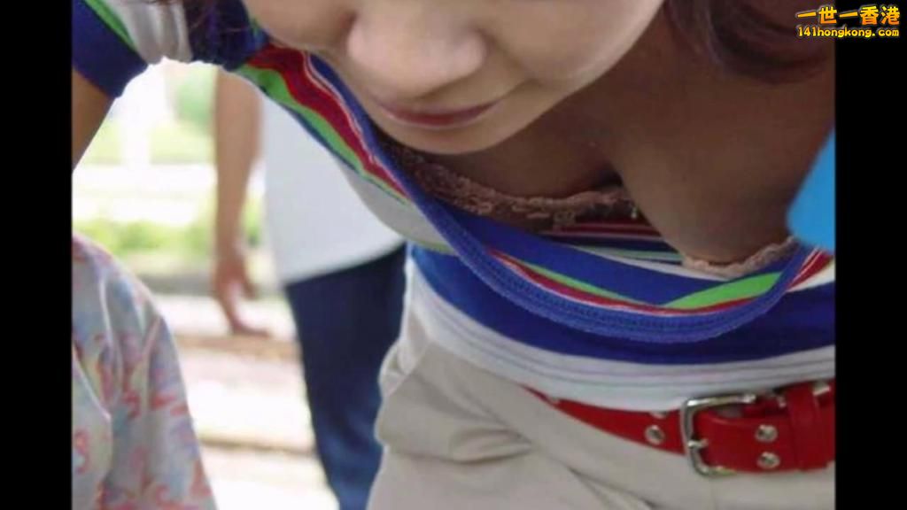 屈んだら胸チラしちゃった事故映像 part2_20160626221740.JPG