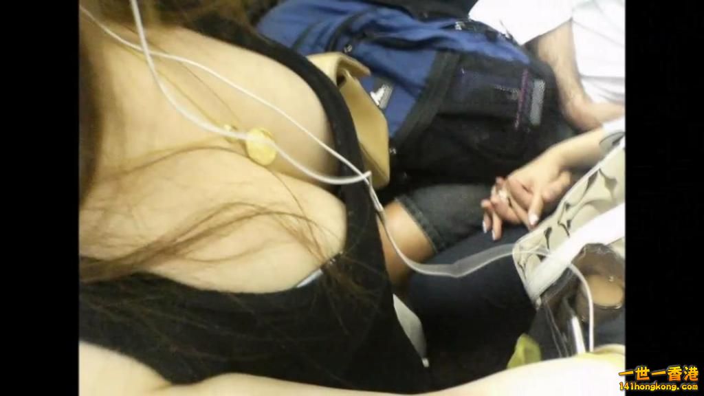 屈んだら胸チラしちゃった事故映像 part2_20160626221807.JPG