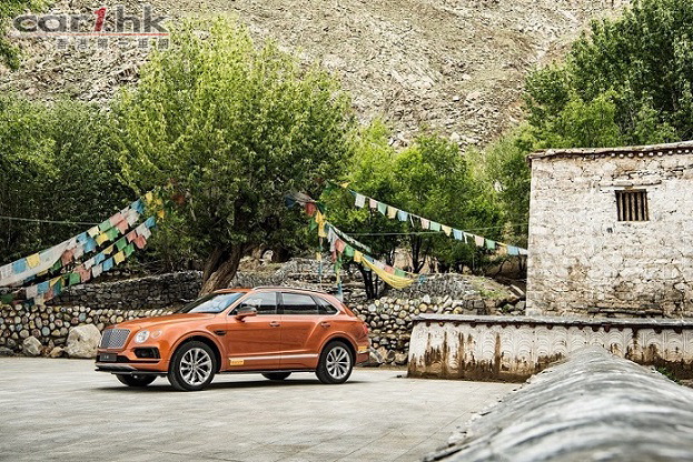 benyley-Bentayga-2016-02.jpg