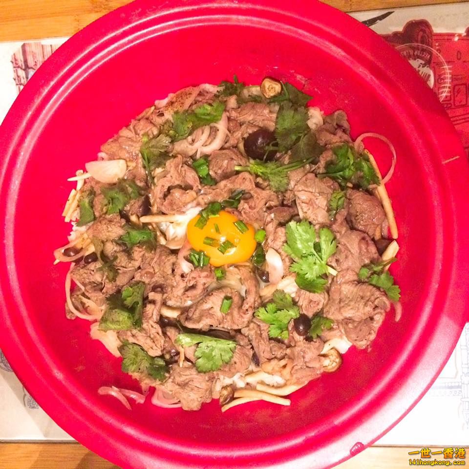 窩蛋牛肉煲仔飯2.jpg