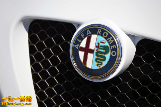 11-2015-alfa-romeo-4c-fd-1.jpg