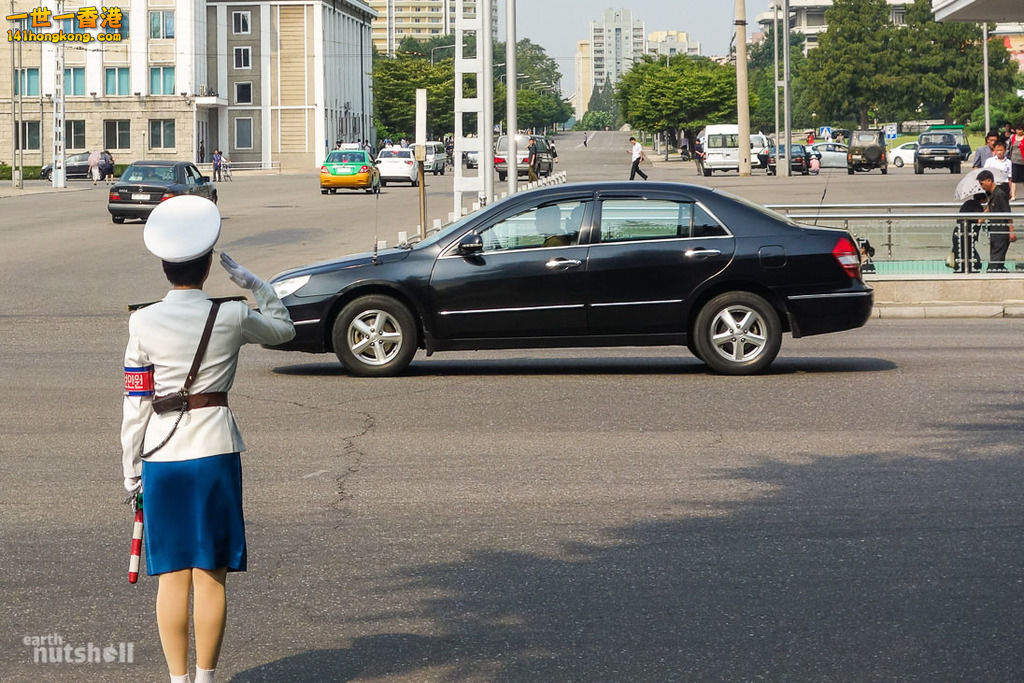 5-pyongyang-traffic-lady.jpg