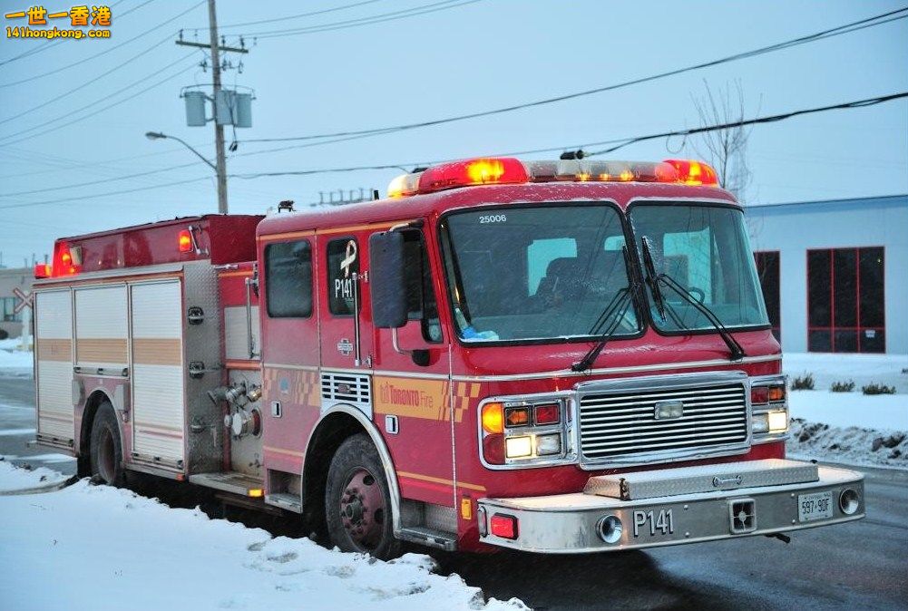 Pumper 141 operating on Bethridge Road.jpg