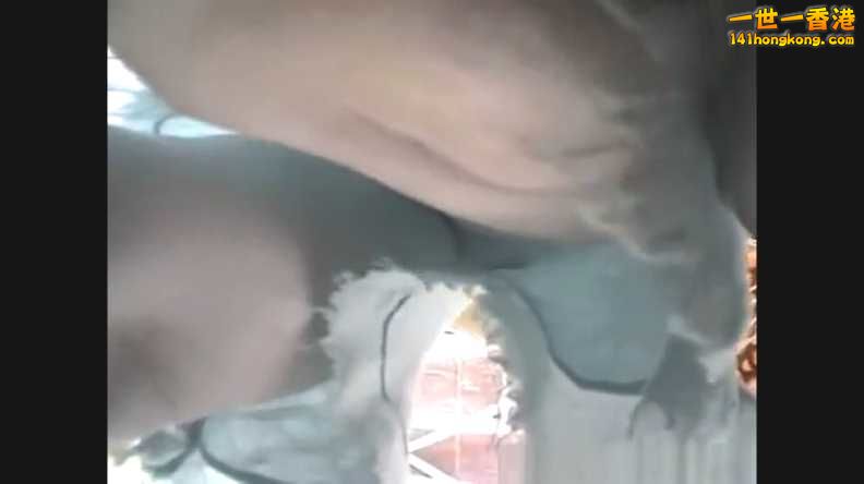 裙底偷拍不穿內內.mp4_000050825.jpg