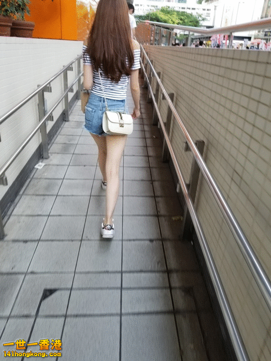 靚女你如果着短裙應該會更加索