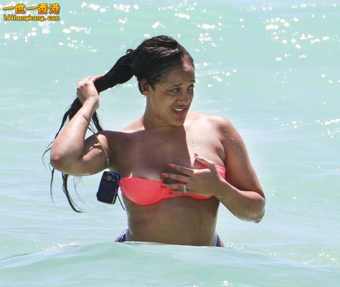 natalie-nunn-wardrobe-malfunction.jpg