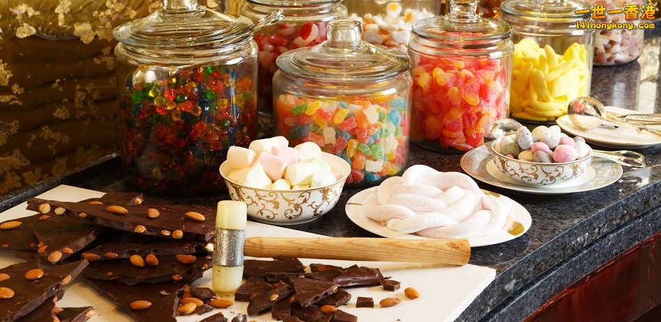 small-photo-1822x889-tea-buffet-2-_6711184525951f80f26976 (1) 950.jpg