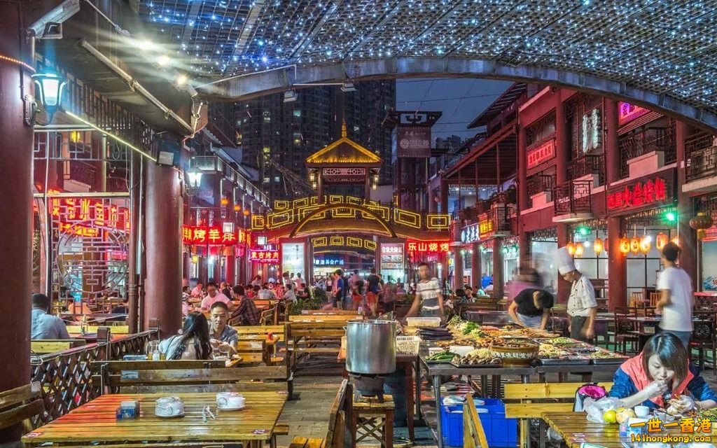 eating-outside-in-chengdu-xlarge.jpg