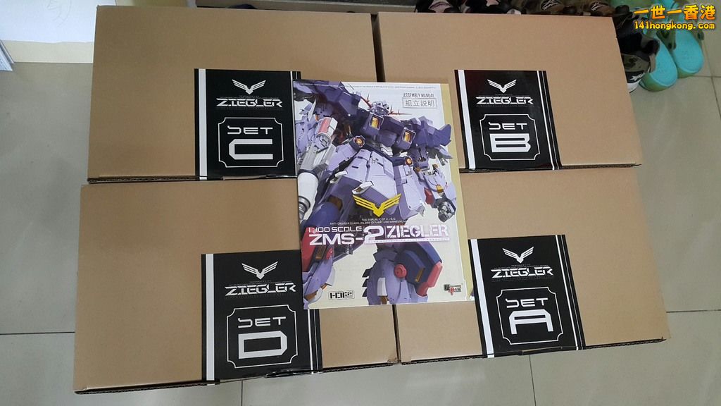 打開裡面分四個大箱，中間係份說明書