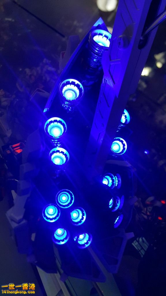 裙底，一共17個噴口