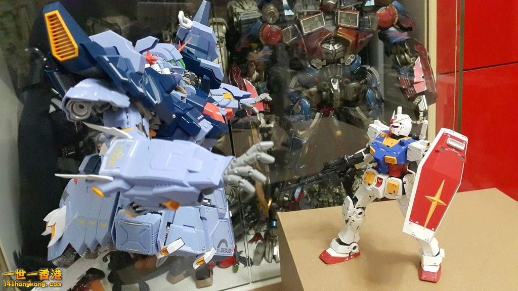 與1/100 RX-78嘅對比