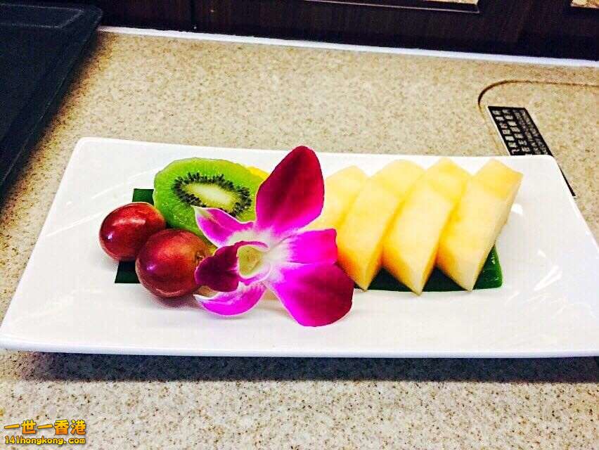 5 所以從我入行以來就只覺得，最好吃的飛機餐只有冷盤以及水果。.jpg.jpg