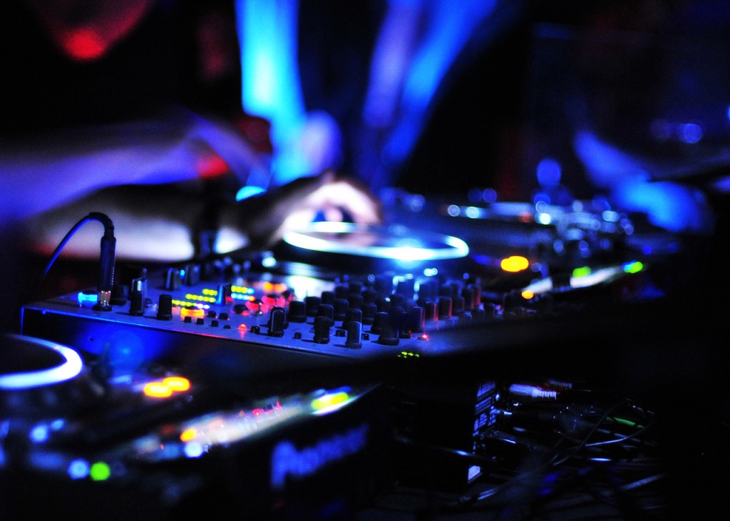 Club-DJ-Setup-Ultima-Music.jpg