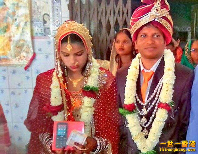 Ravi Kumar (right) married Neha Kumari (left).jpg
