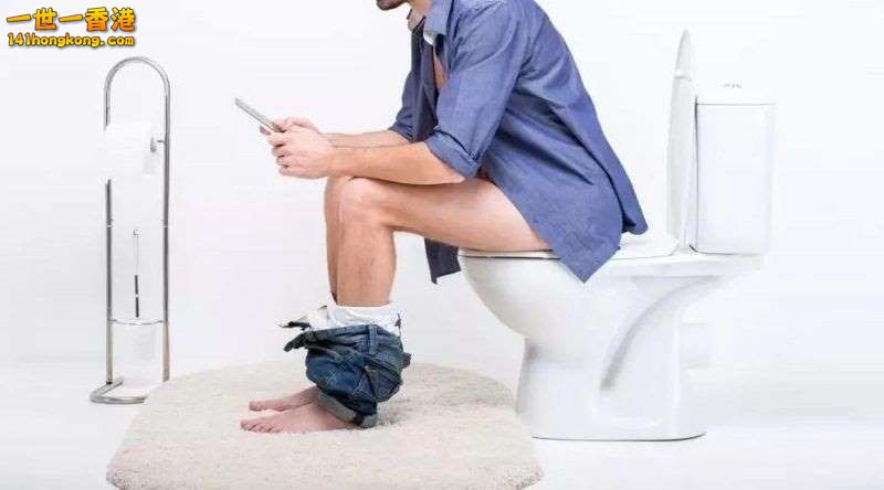 唔係啩！去廁所無得玩手機！.jpg