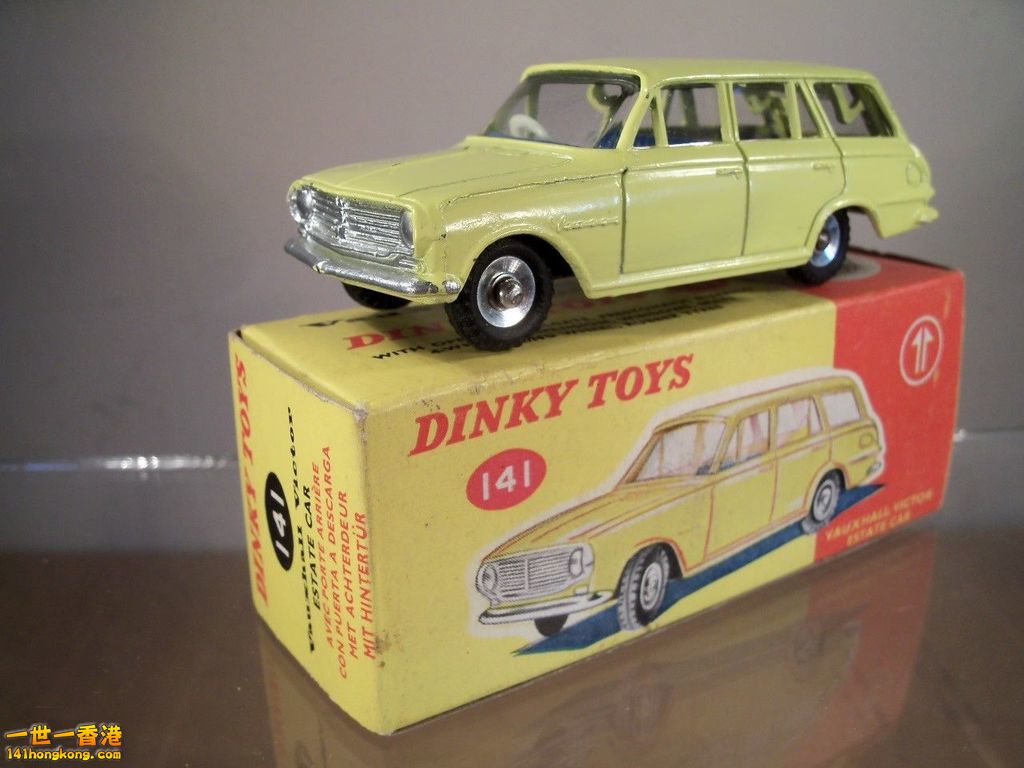 DINKY-TOYS-No-141-VAUXHALL-VICTOR-ESTATE-CAR (1).jpg