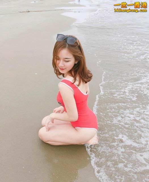 女老師的泳裝照更是讓網友們看得血脈賁張。.jpg