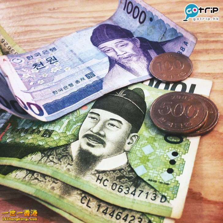 01a 結帳時不能把信用卡或現金放在櫃檯桌上.jpg