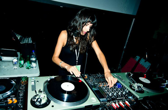 Veronica_Vasicka_Minimal_Wave_DJ_gigs_568.jpg