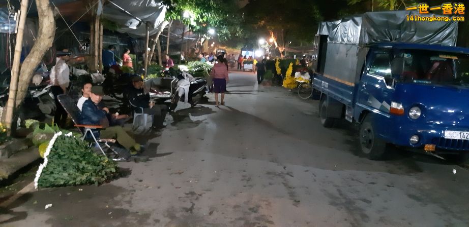 落車點附近有個通宵鮮花批發市場好熱鬧