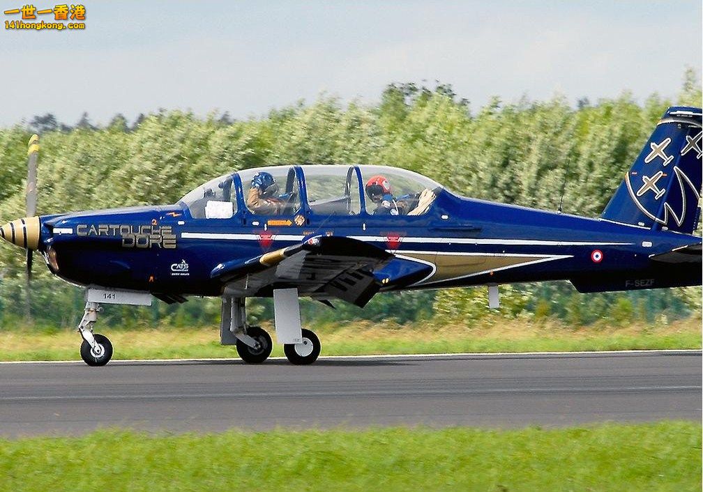 141 F-SEZF SOCATA TB 30 Epsilon Cartouche Dore French Air Force Duxford Jubilee .jpg
