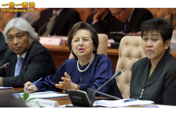 (from left) Muhammad Ibrahim, Zeti and Nor Shamsiah.jpg