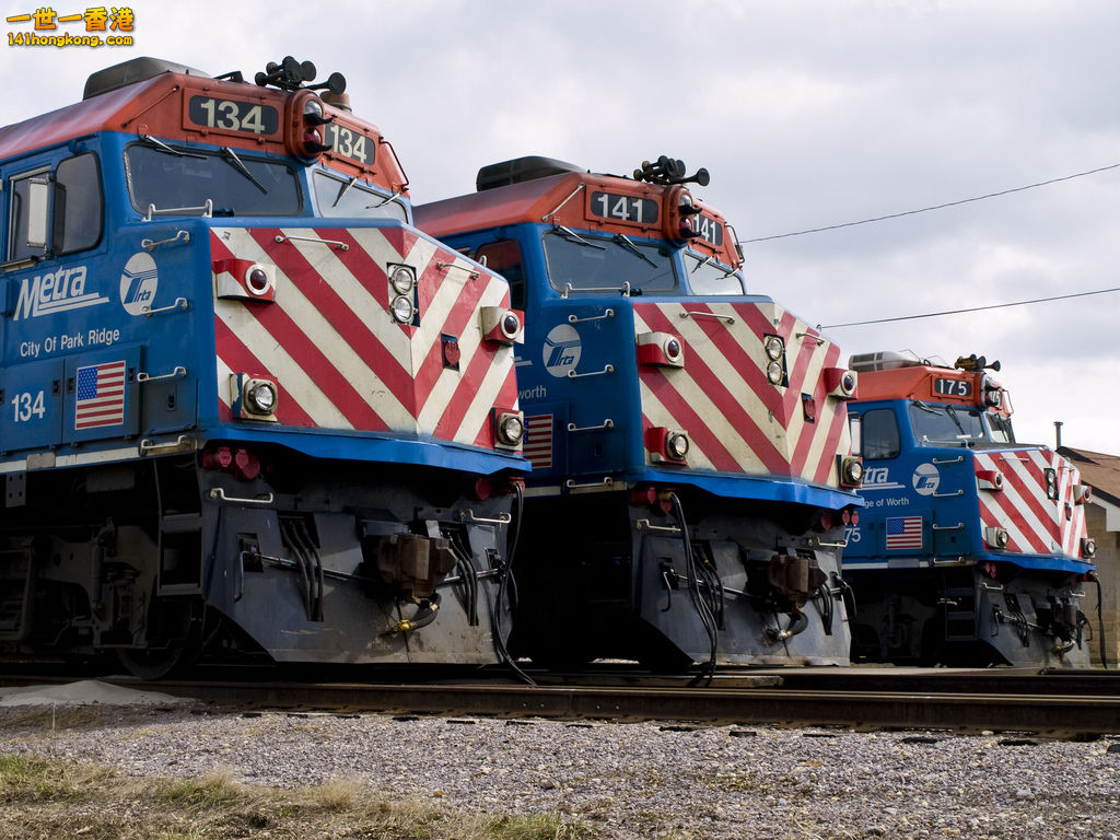 Metra 141 -Village of Kenilworth.jpg