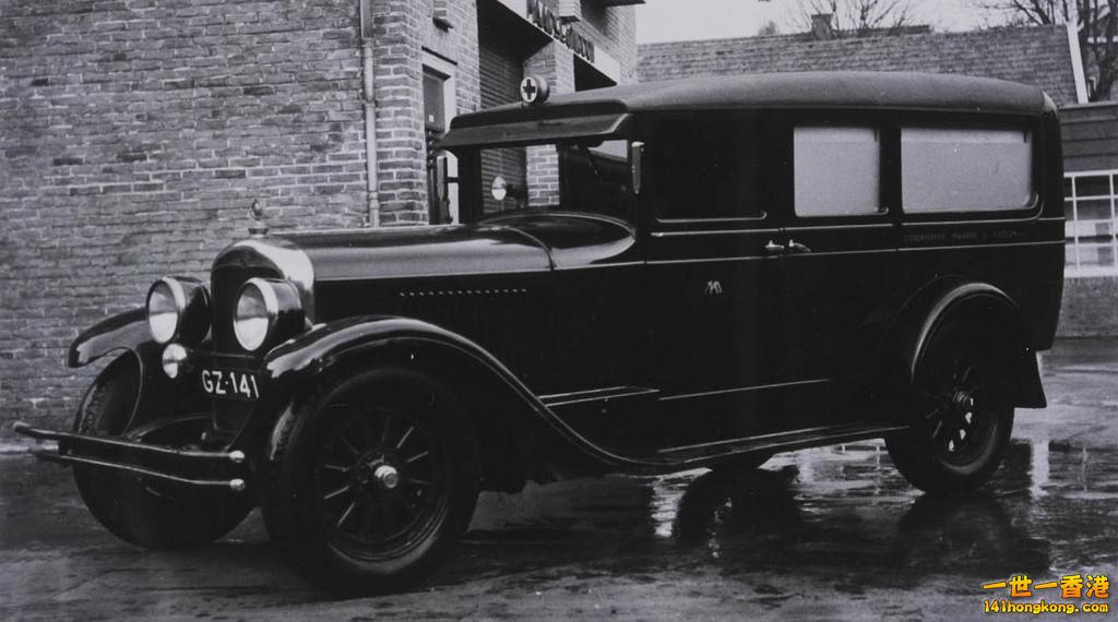 GZ-141 Cadillac Custom 150 carr. Fisher mod. Verheul Waddinxveen ambulance (1927).jpg