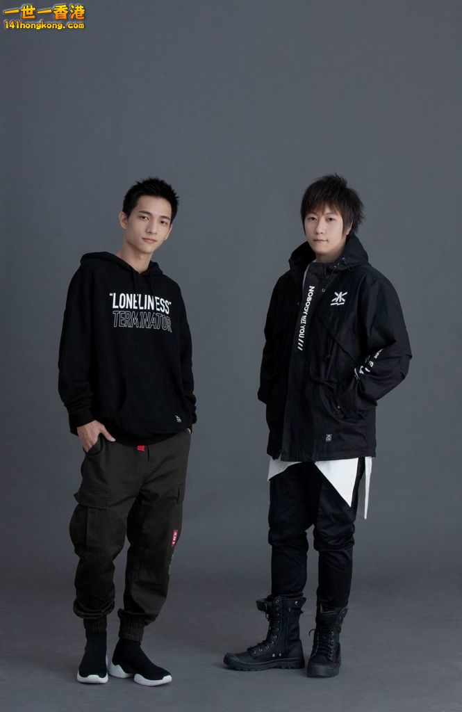 STAYREAL02.jpg