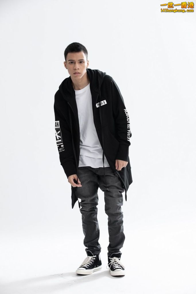 STAYREAL05.jpg