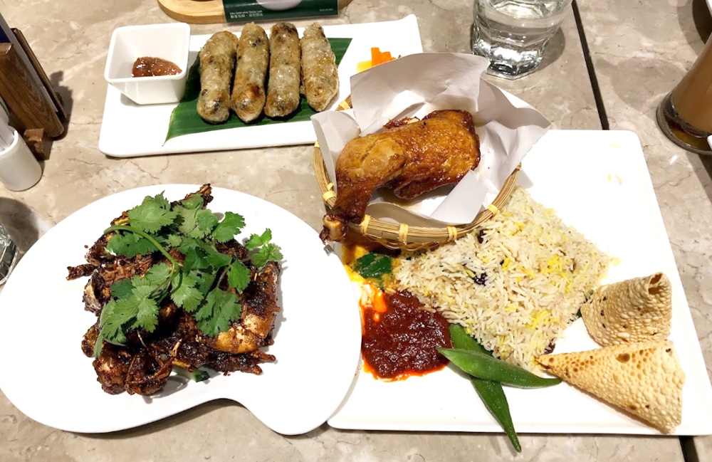 IMG_1991 午餐 -黃金飯配炸雞腿 参峇蝦 東巴牛肉  米紙脆春捲四條158.jpg.jpg