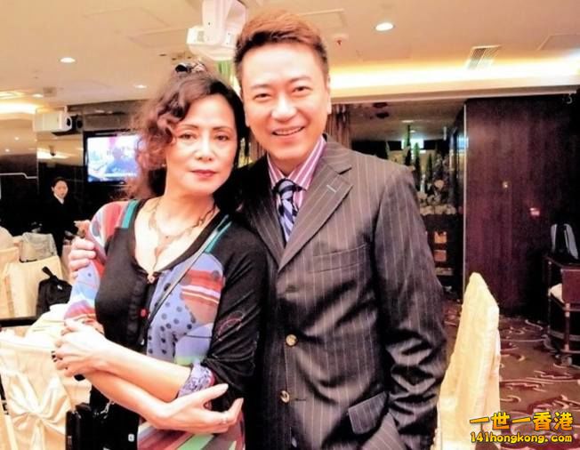 鄺美寶  與張煒的合照.jpg