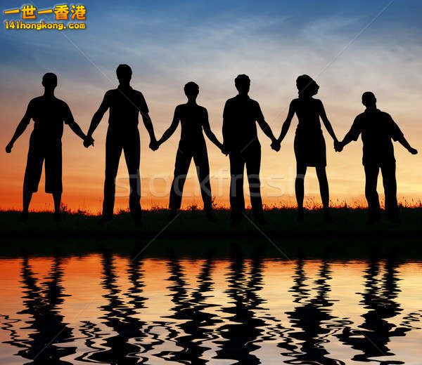 650824_stock-photo-silhouette-friends-sunset-water.jpg