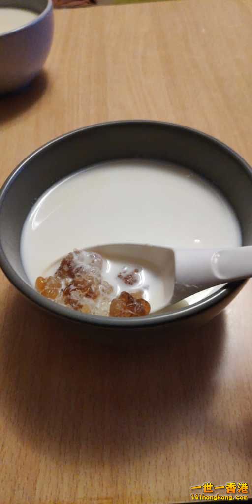 冰糖鮮奶燉桃膠.jpg