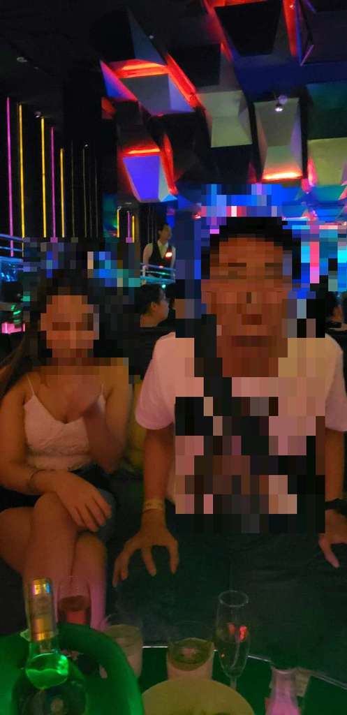 朋友蛇美件靚妹仔