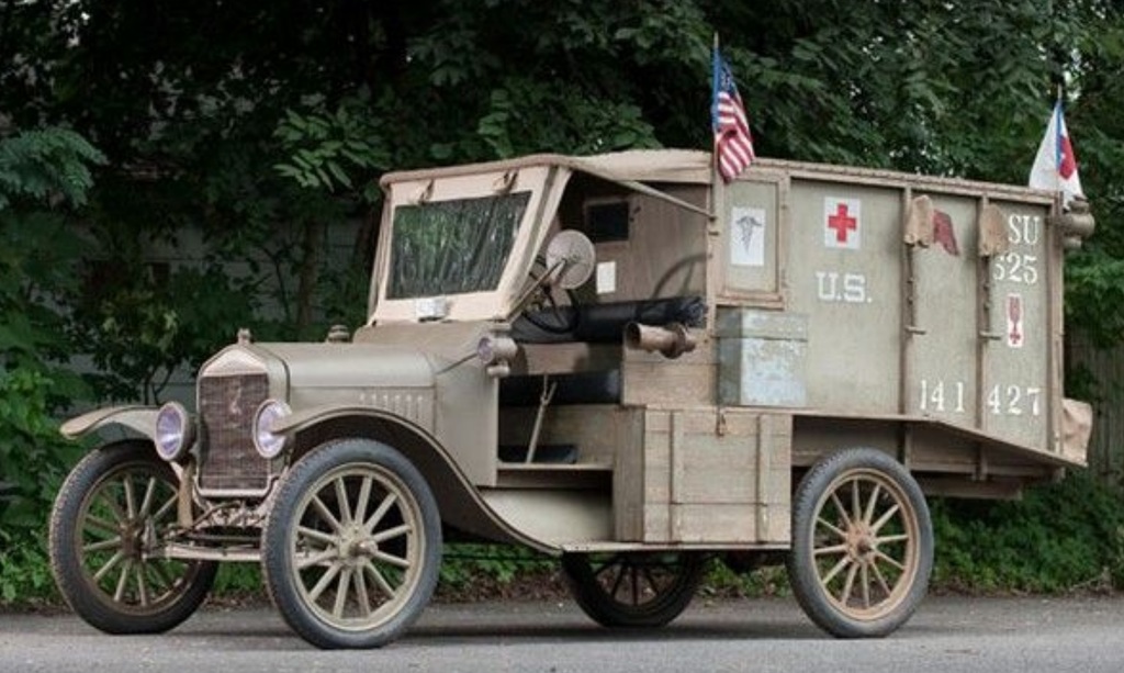 1917 Ford Model T Ambulance WWI.jpg