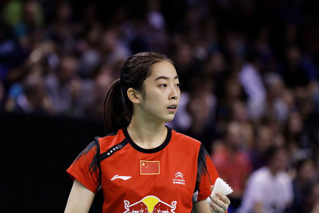 1200px-Yonex_IFB_2013_-_Quarterfinal_-_Wang_Shixian_vs_Ratchanok_Intanon_06.jpg