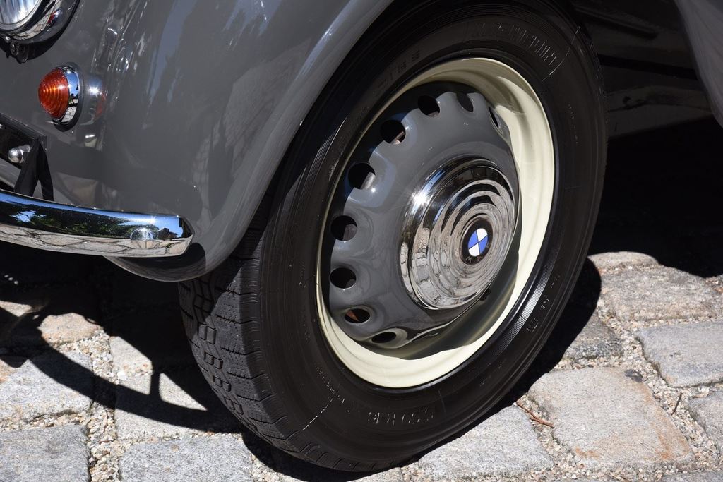 BMW 327 Sport Cabriolet j.jpg