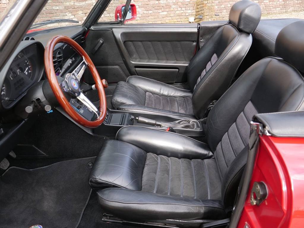 Alfa Romeo 2.000 Spider del 1992 002.jpg