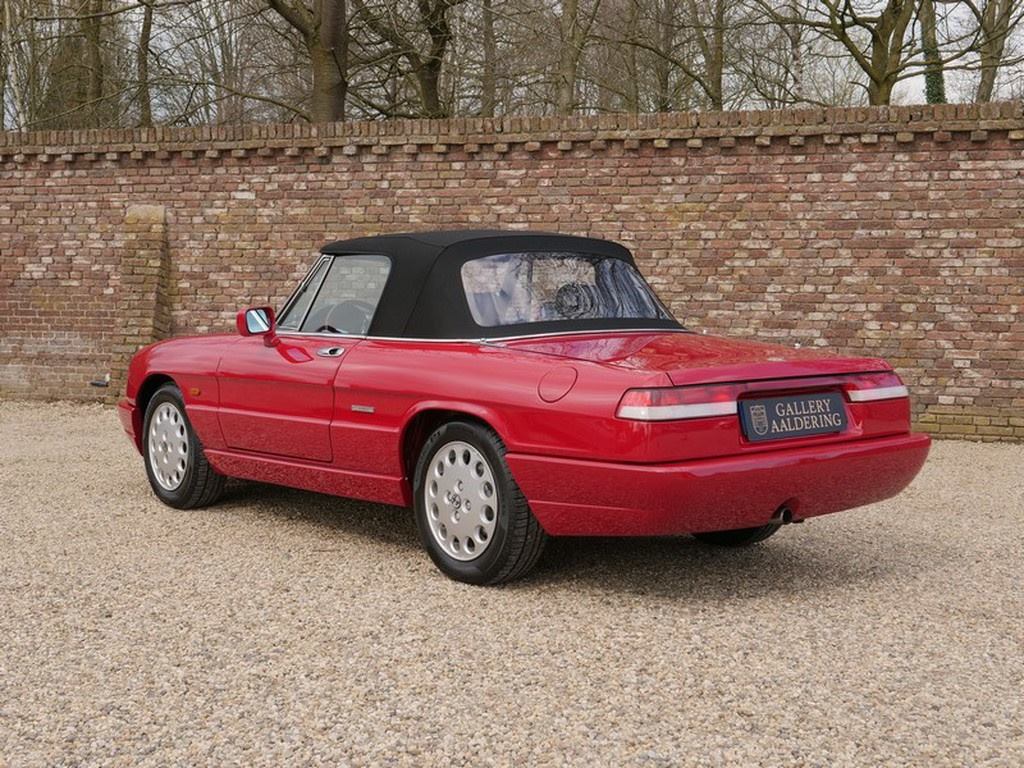 Alfa Romeo 2.000 Spider del 1992 003.jpg
