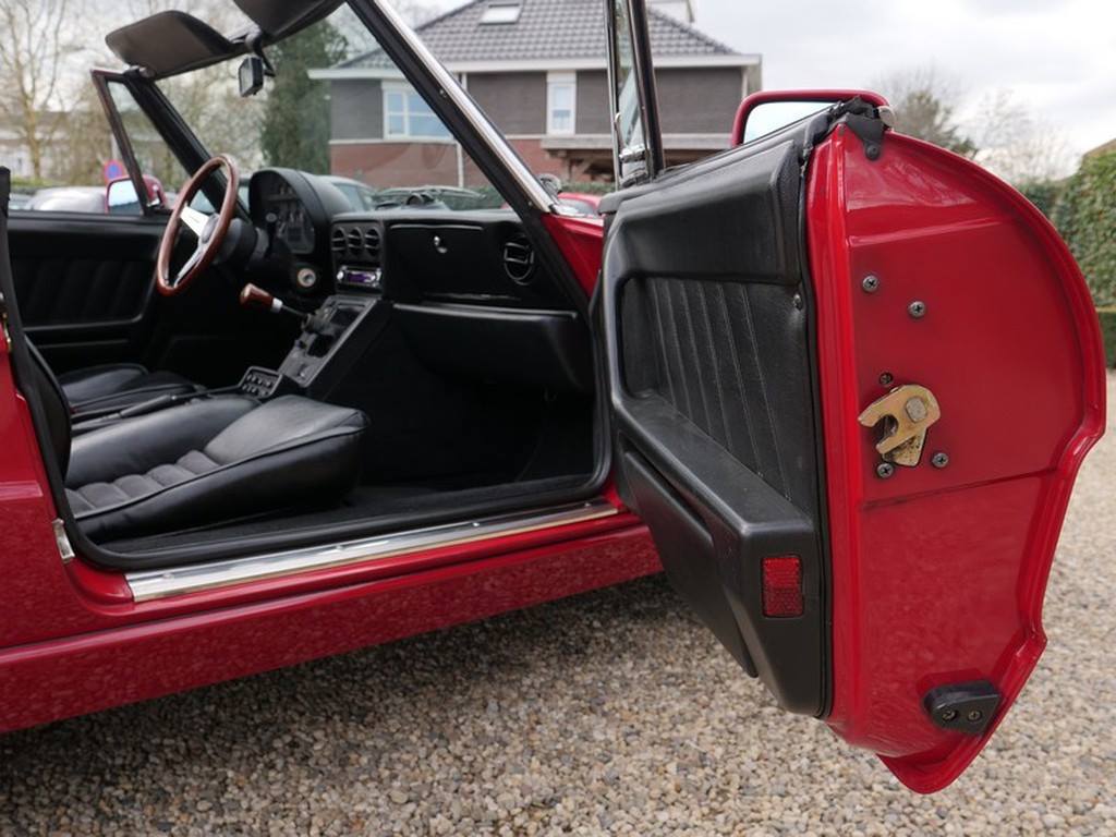 Alfa Romeo 2.000 Spider del 1992 007.jpg