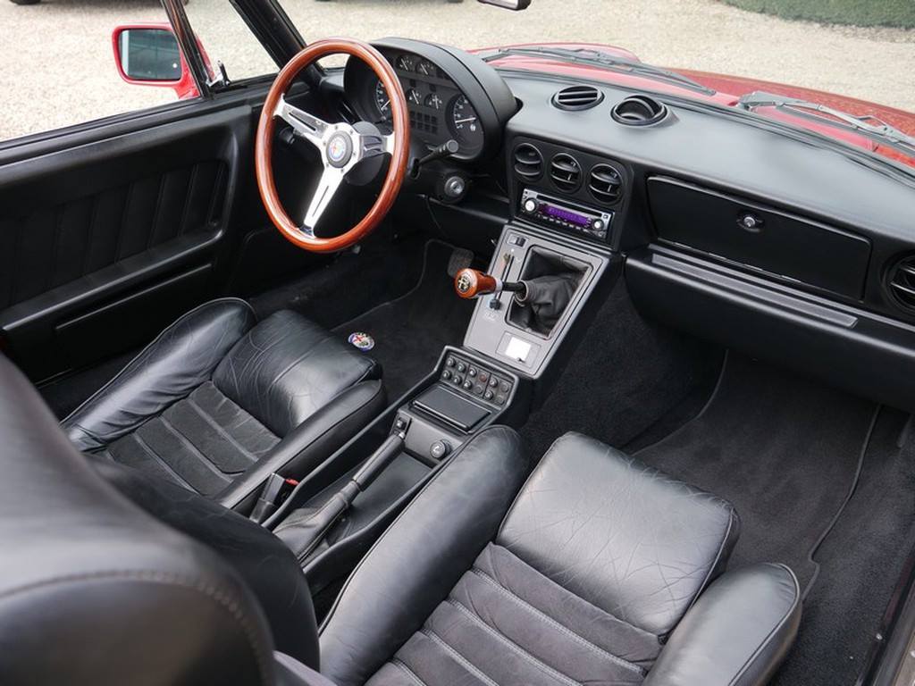 Alfa Romeo 2.000 Spider del 1992 010.jpg