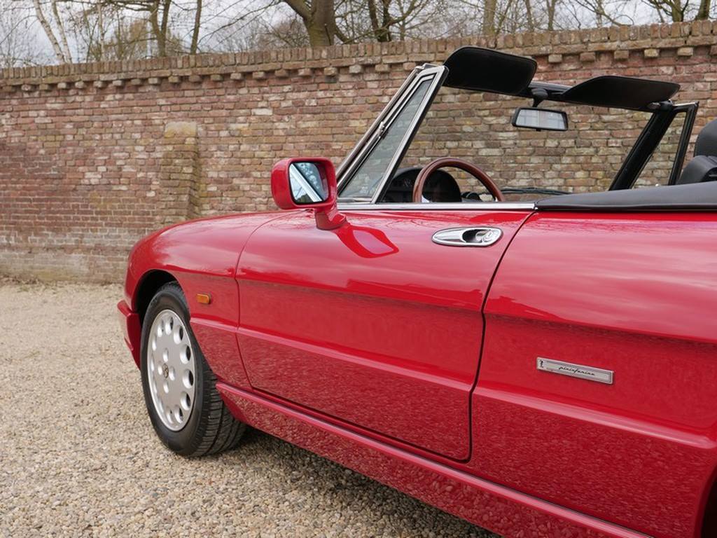 Alfa Romeo 2.000 Spider del 1992 016.jpg