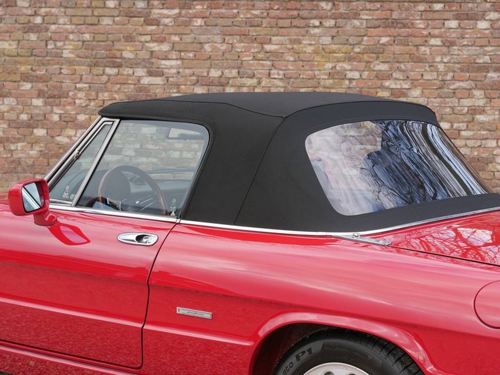 Alfa Romeo 2.000 Spider del 1992 017.jpg